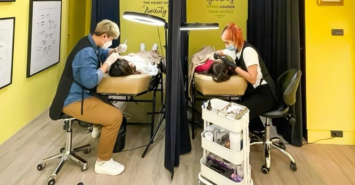 EyeBrows COACH - การใช้ Social Media สำหรับสร้างแบรนด์ 