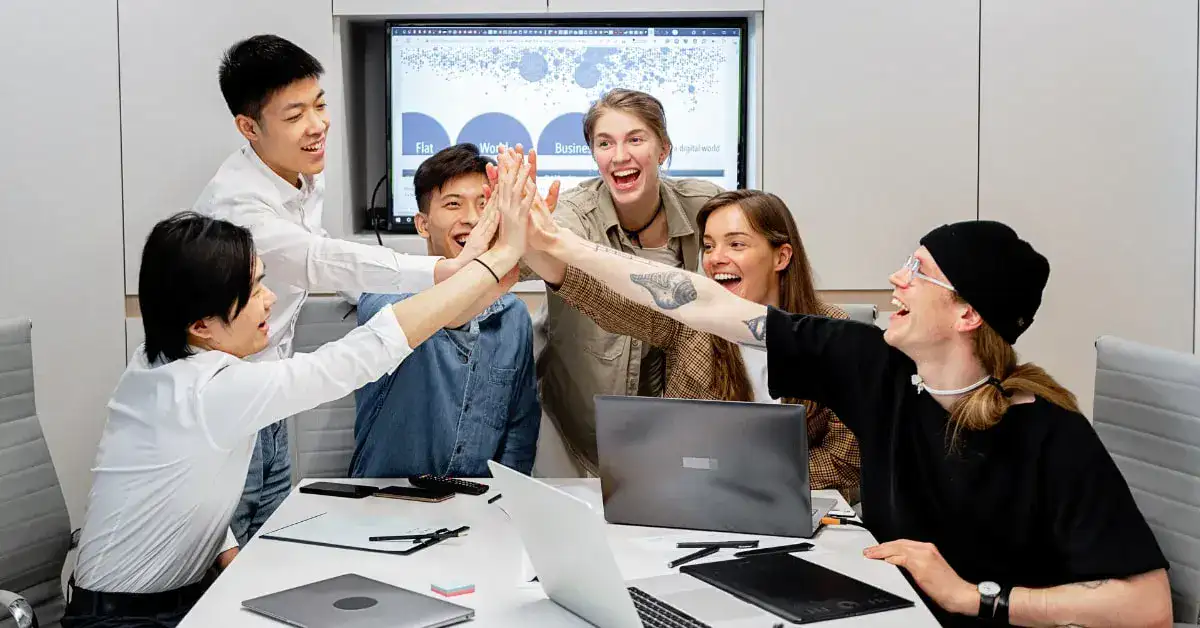 คนทำงานรุ่นใหม่ทำงานร่วมกับ AI Adoption ได้อย่างมีประสิทธิภาพ