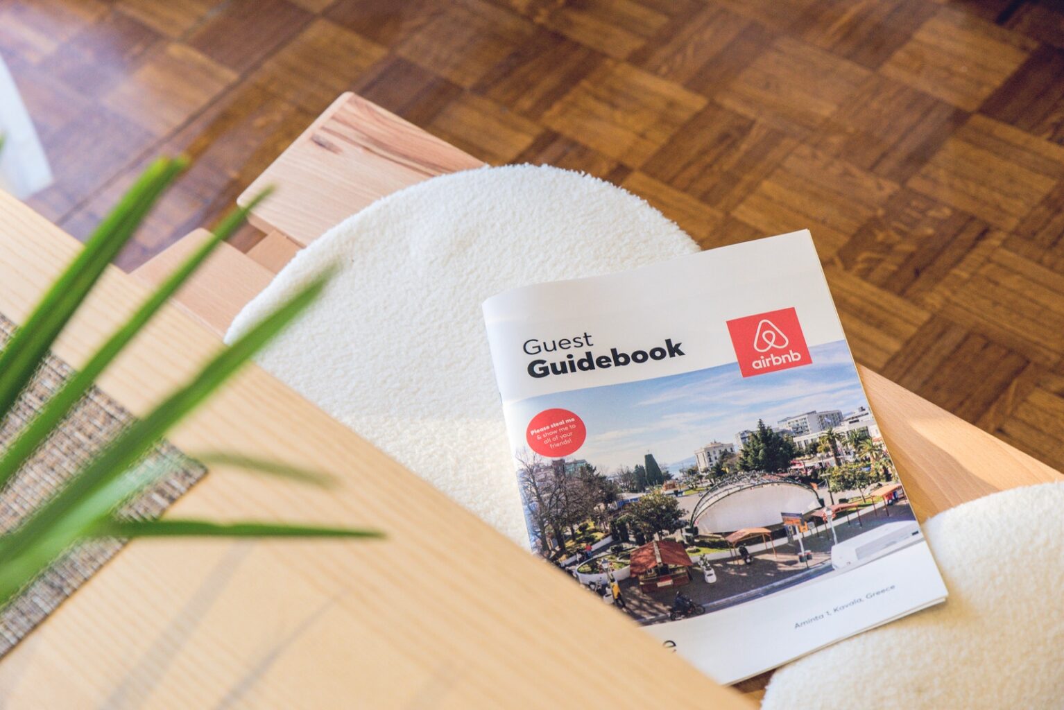Guidebook Airbnb